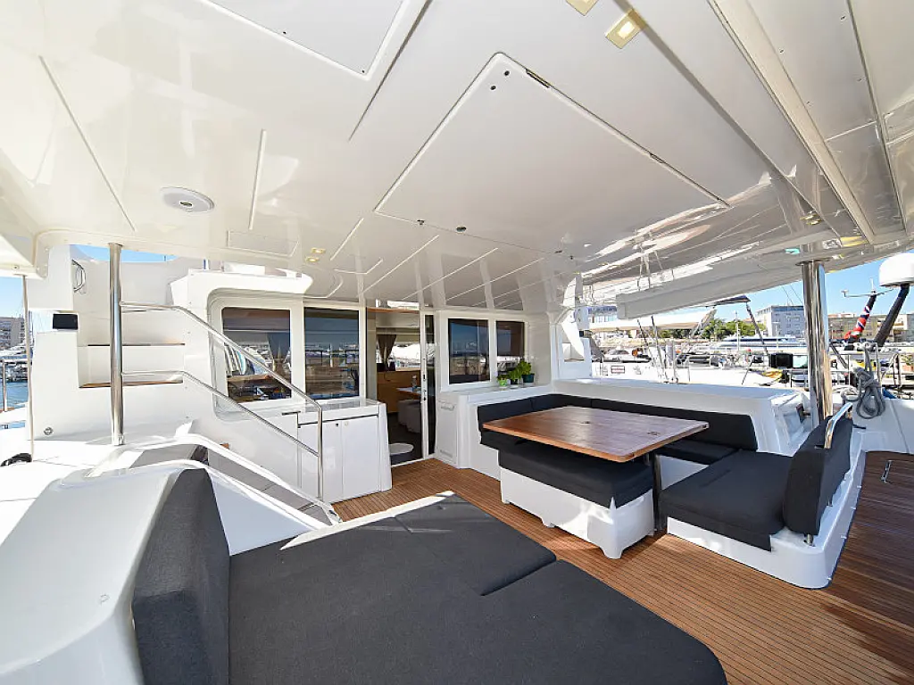 Lagoon 520 Flybridge - 