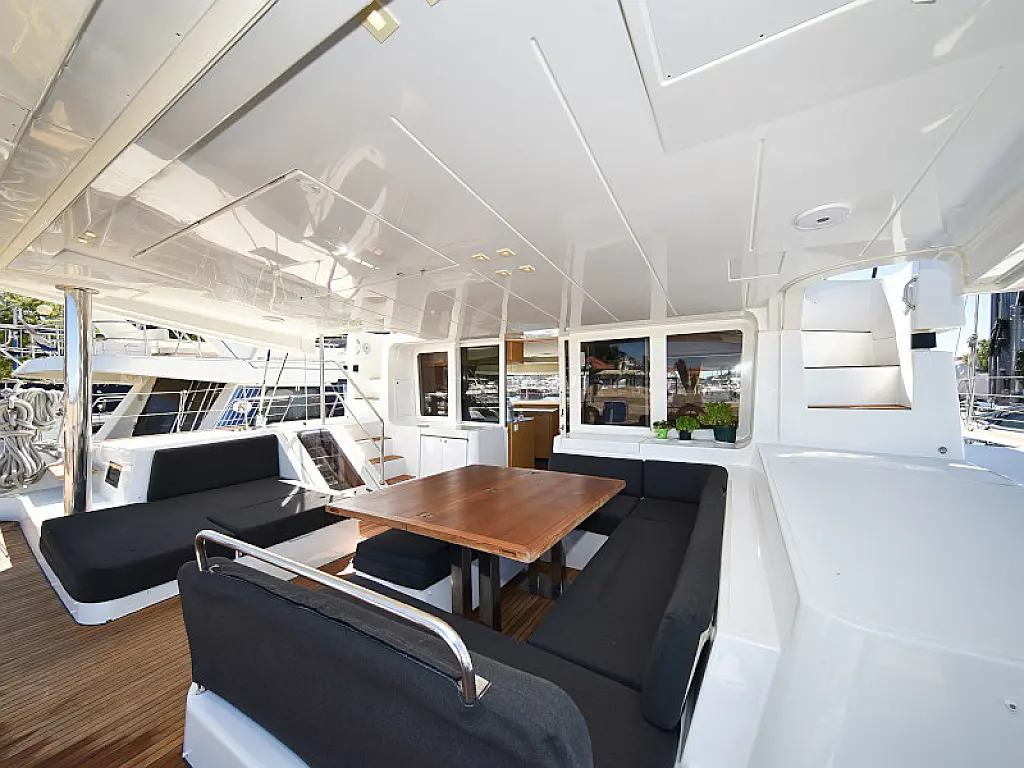 Lagoon 520 Flybridge - 