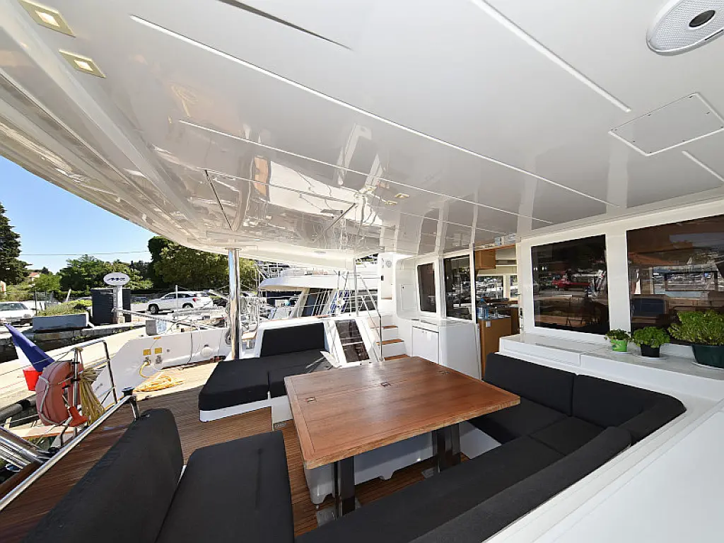 Lagoon 520 Flybridge - 