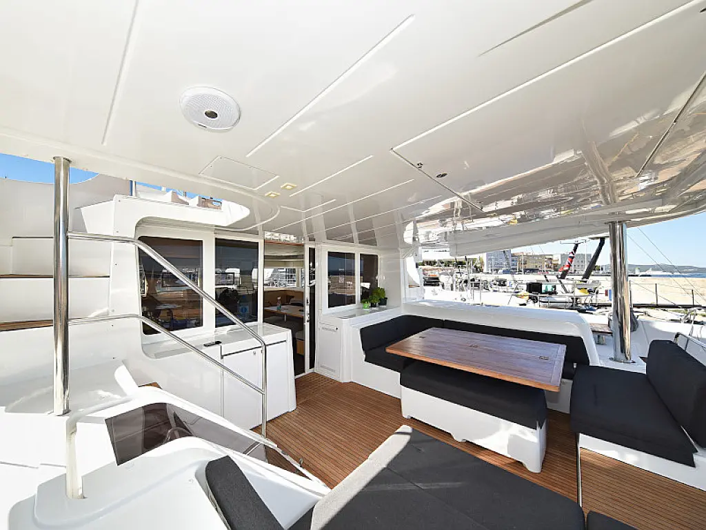 Lagoon 520 Flybridge - 