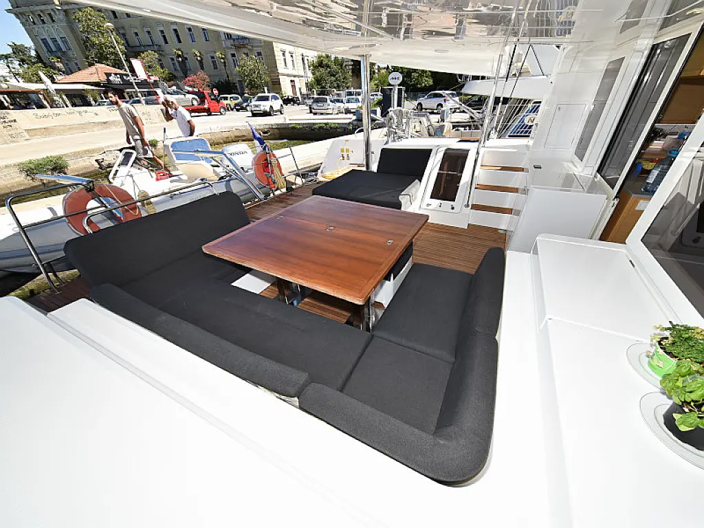 Lagoon 520 Flybridge - 