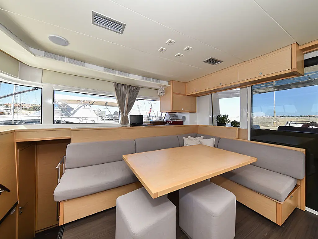 Lagoon 520 Flybridge - 