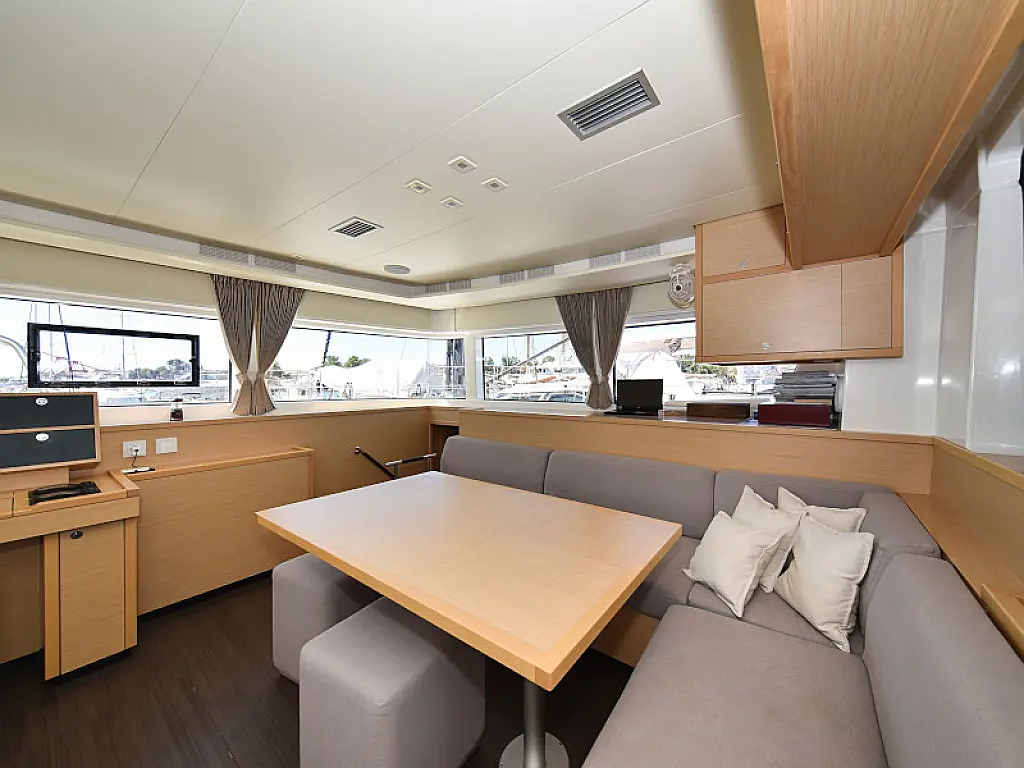Lagoon 520 Flybridge - 